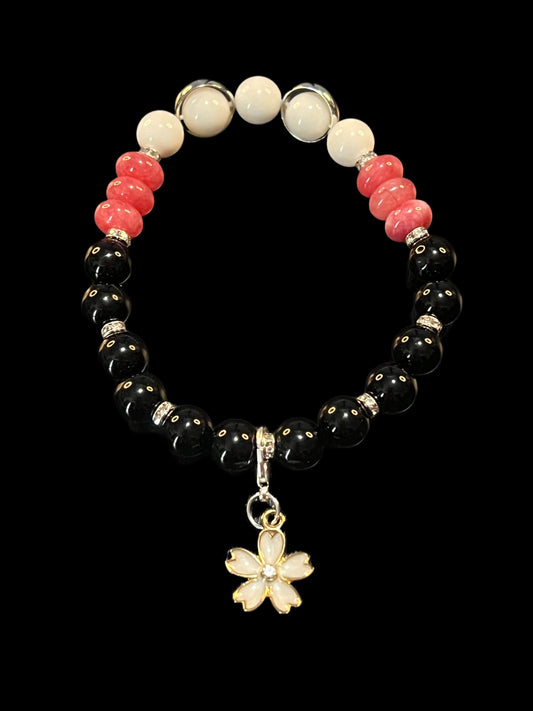 White Tridacea Shell & Black Onyx bracelet