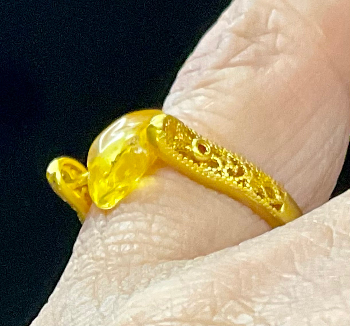Amber stone golden ring