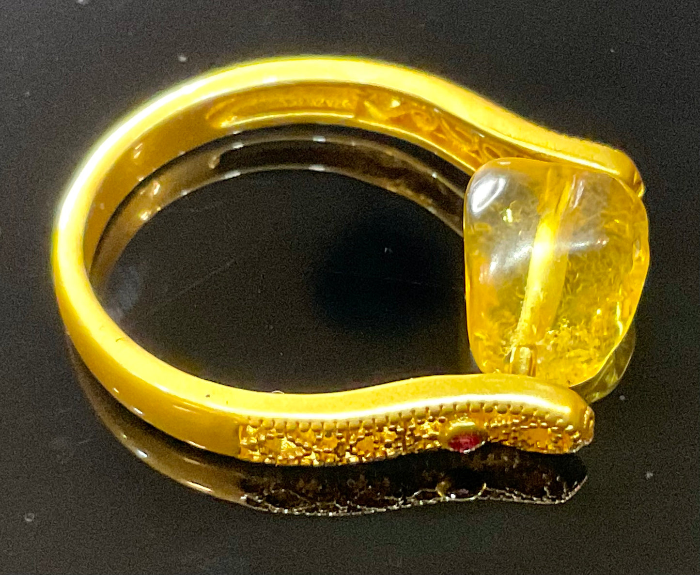 Amber stone golden ring